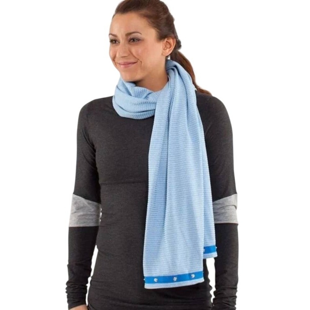 Lululemon Vinyasa Scarf Womens OS Light Blue Excellent Adjustable‎ Snap Button